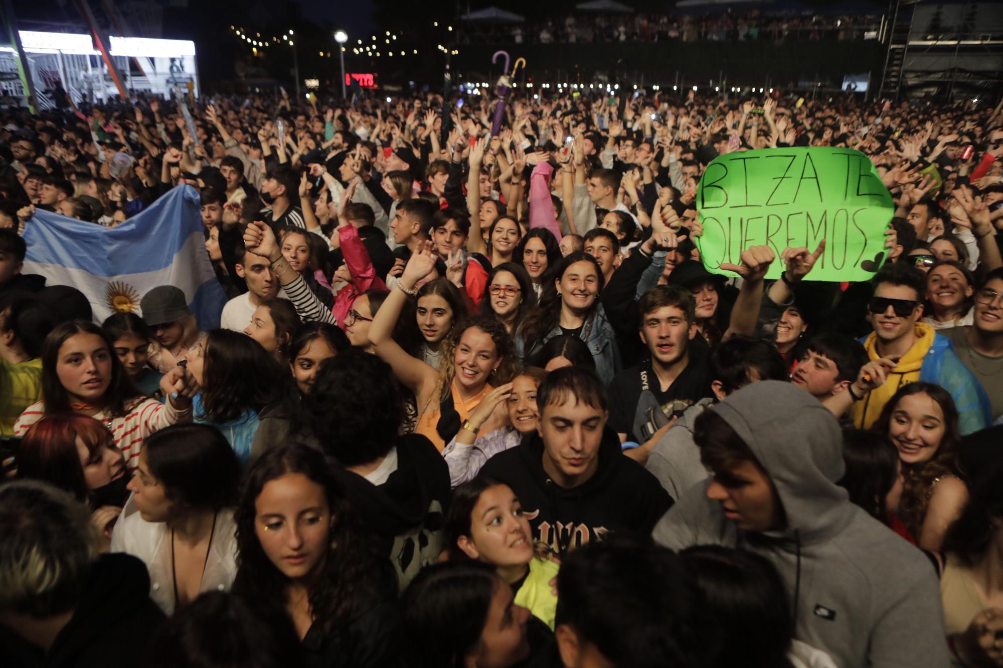 En imágenes: Bizarrap y "Recycled J" llenan Metrópoli pese a la lluvia