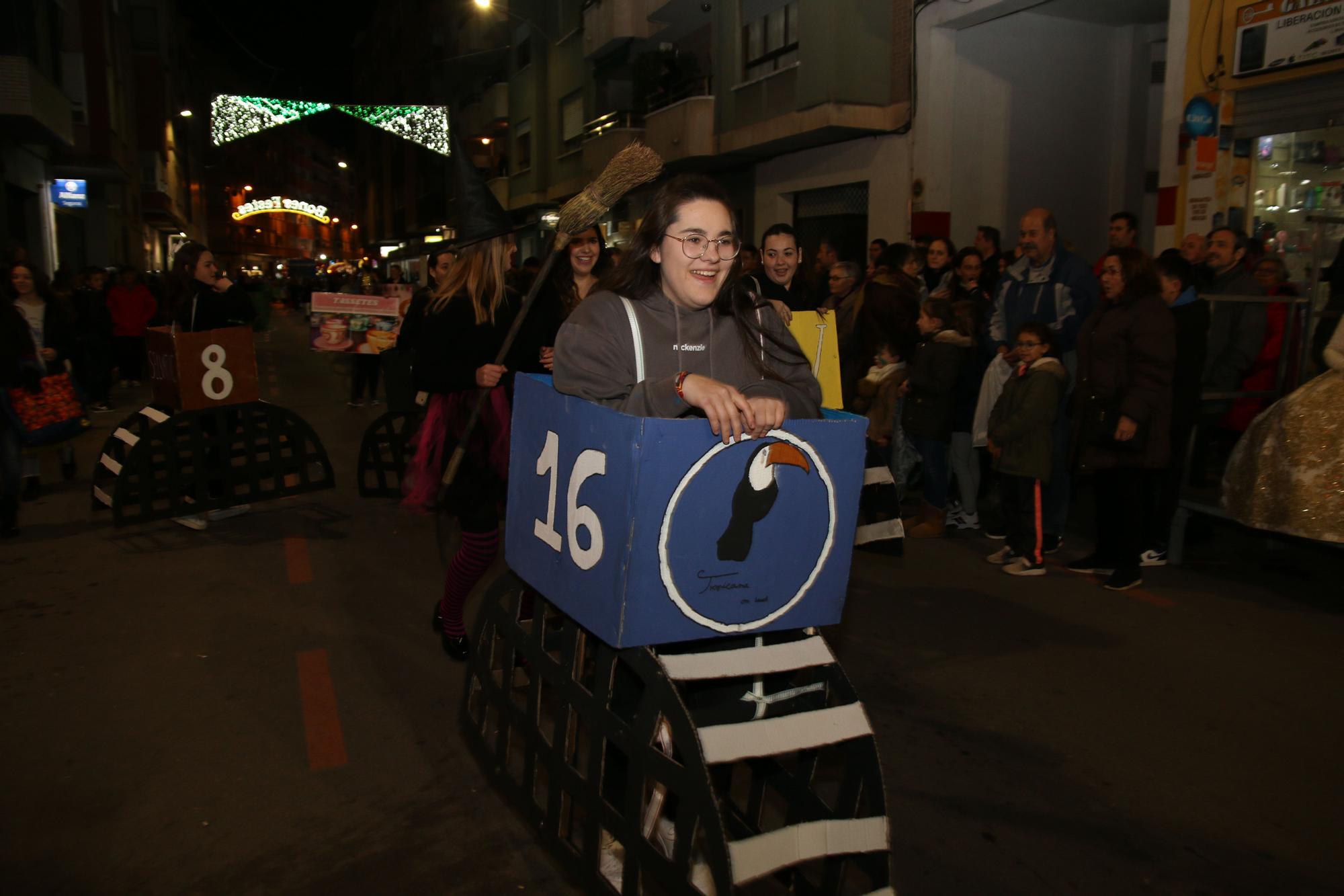 FOTOGALERÍA I La cabalgata del Ninot de Burriana, en imágenes