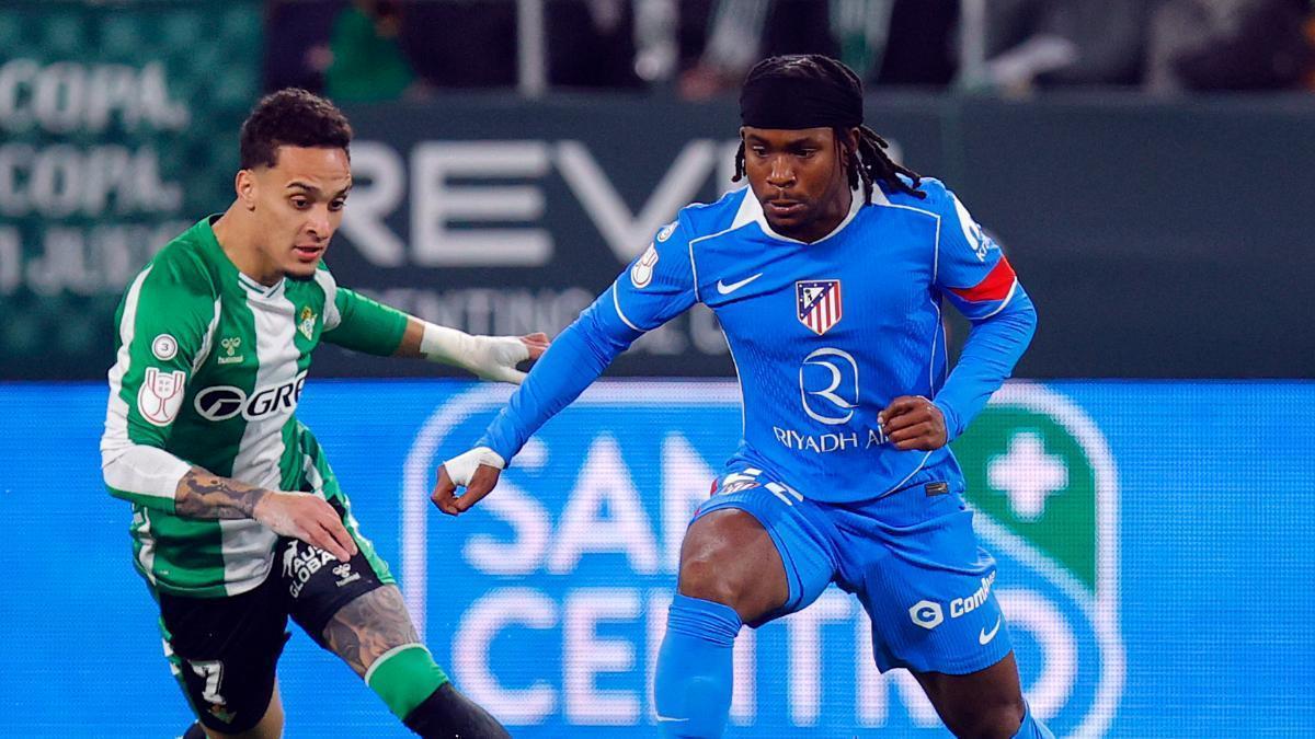 Simeone sobre Ademola Lookman. “Sus características hablan por sí solas. Es diferente a todos los que tenemos”,