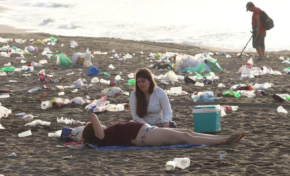 Así amanecen las playas malagueñas después de la noche de San Juan