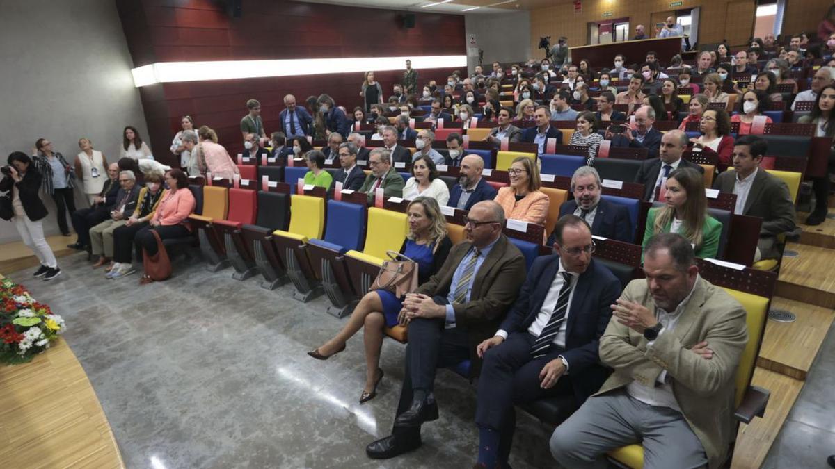 Asistentes al acto de celebración del 75.º aniversario.