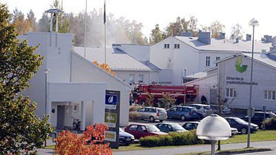 Vista general del lugar tras registrarse un tiroteo en una escuela profesional en Kauhajoki de la Universidad Sein joki de Ciencias Aplicadasv en Kauhajoki (Finlandia).