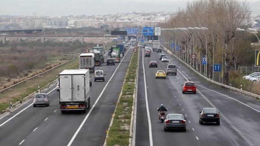 Un nuevo carril desatasca la V-30