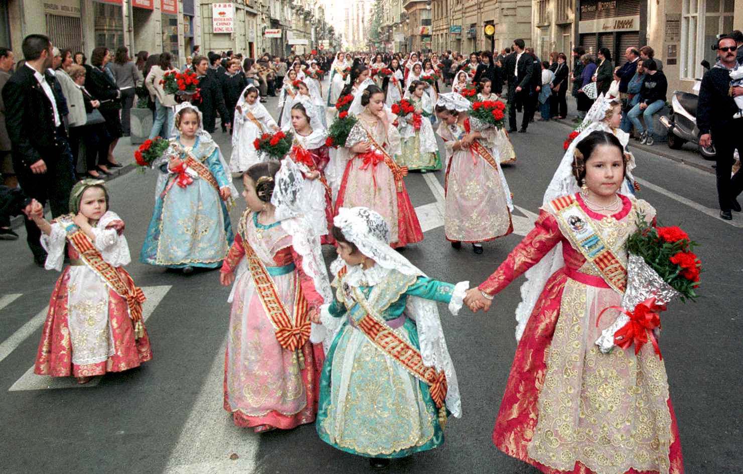 Ofrendas de las Fallas de fin de siglo. Si tienes 20-30 años, quizá estás aquí