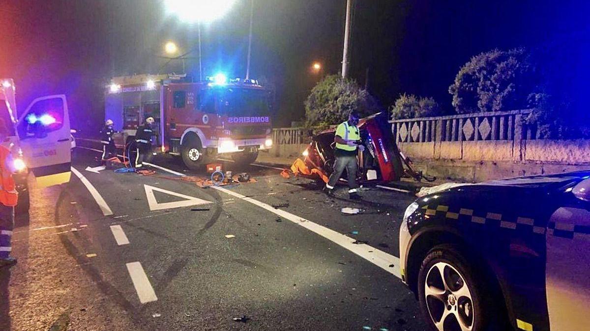 Efectivos desplazados hasta el lugar del accidente.