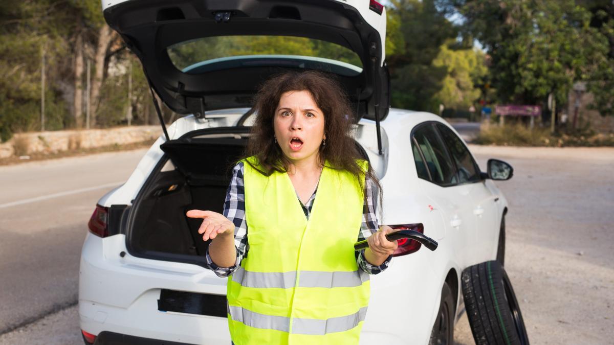 Polémica con las nuevas balizas de emergencia obligatorias: ¿funcionarán en Cataluña o el País Vasco donde la DGT no tiene competencias?