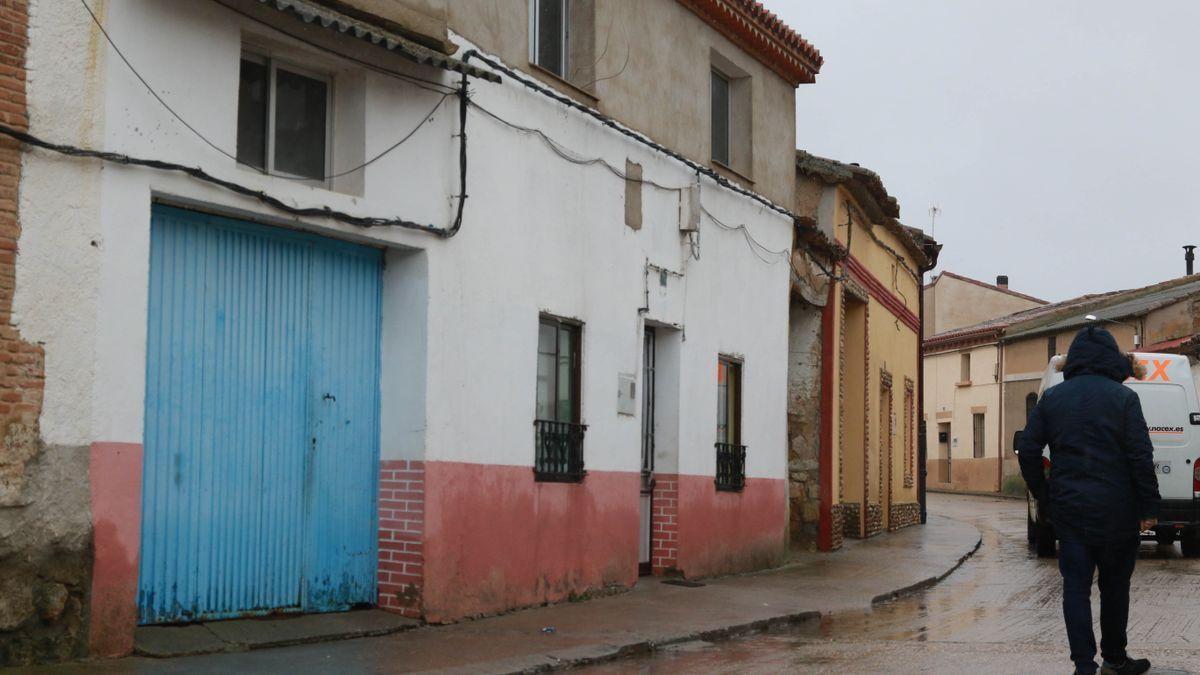 Vivienda en la que vivía la hermana de las menores en Morales de Toro.