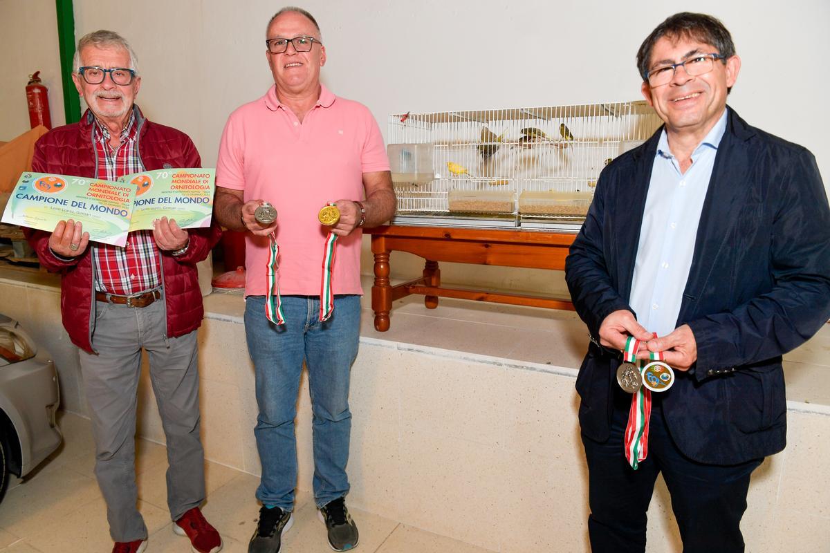 Los canarios de Germán López quedaron en las primeras posiciones en un concurso mundial de canto