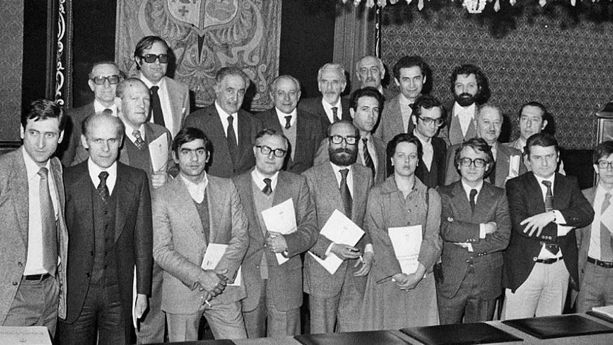 Comisión redactora del ‘Estatuto dos 16’. |   // ARCHIVO PARLAMENTO DE GALICIA / E. P.