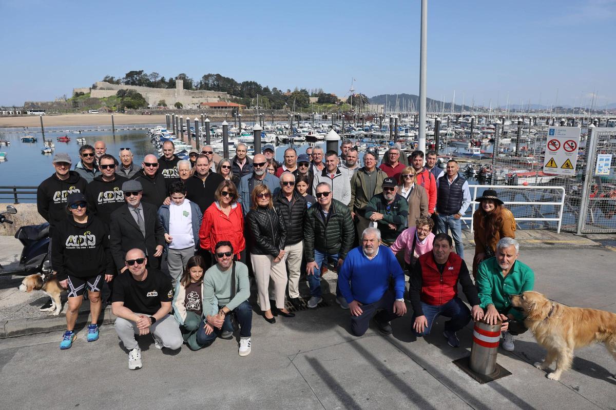 Pescadores recreativos de Baiona, concentrados para reclamar tomas de agua.