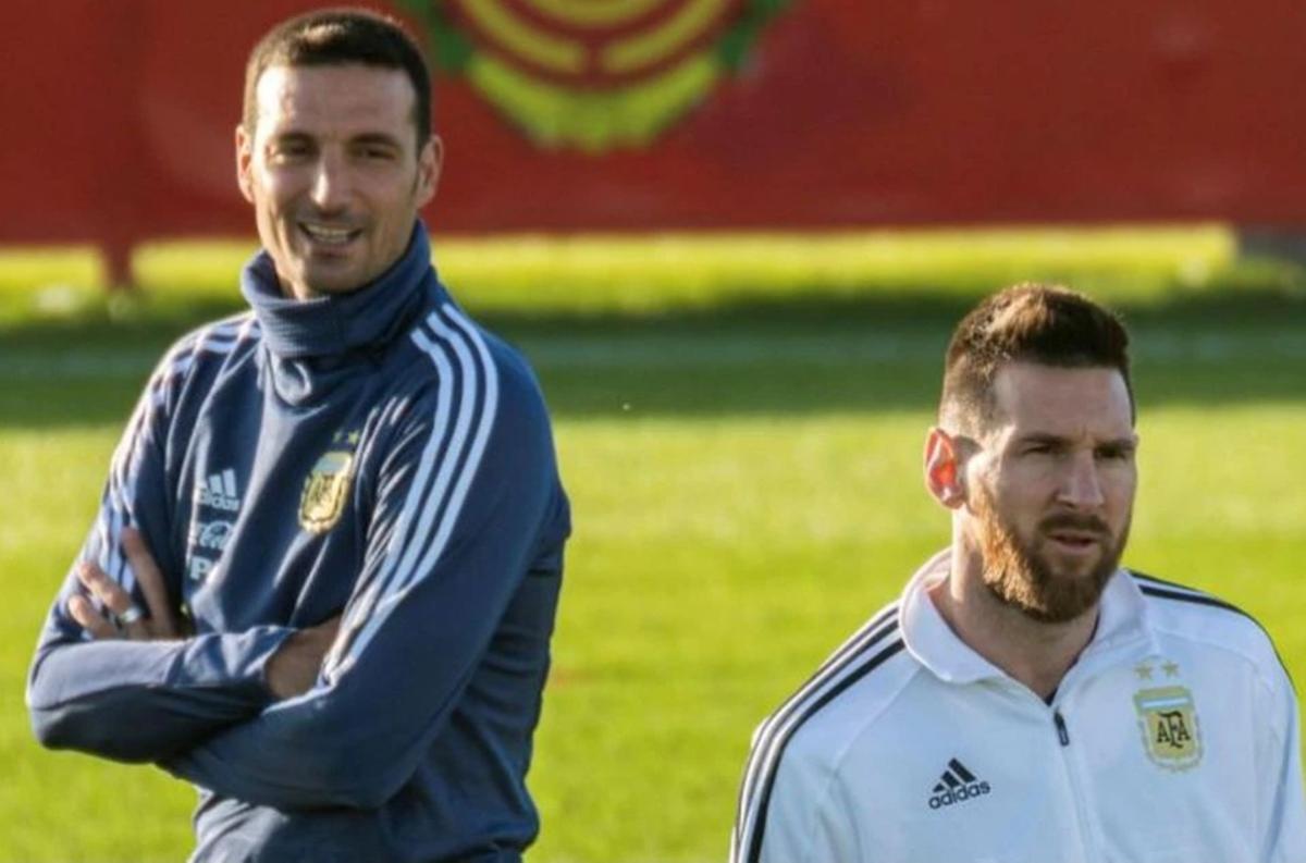 Fútbol. Argentina entrenando en Son Bibiloni. Scaloni y Messi