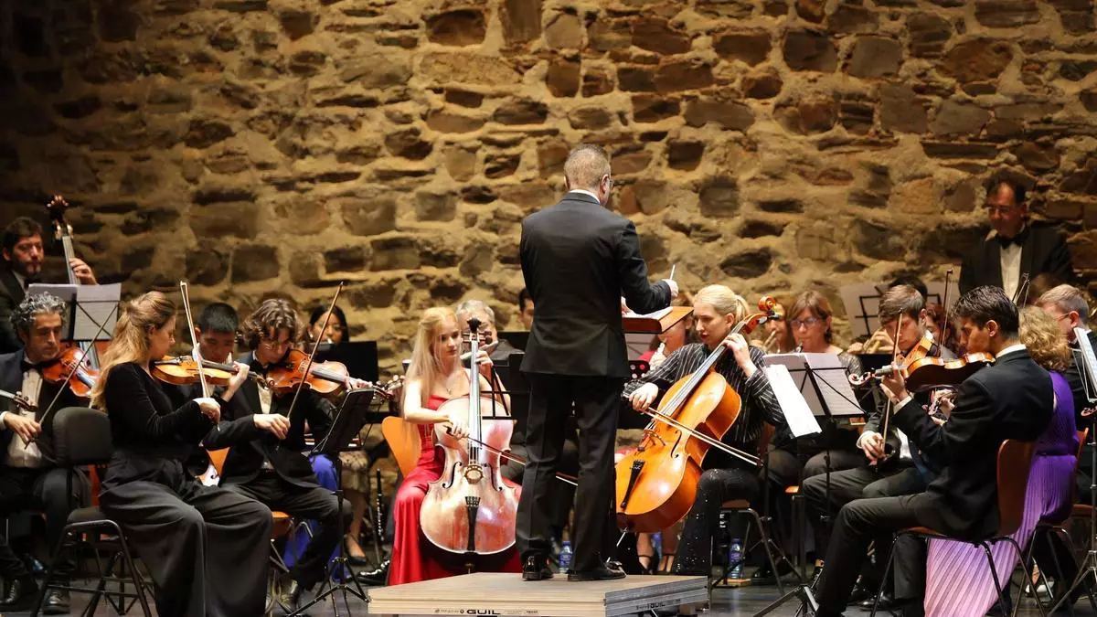 El Concierto de Año Nuevo llena el Gran Teatro de Cáceres en su centenario