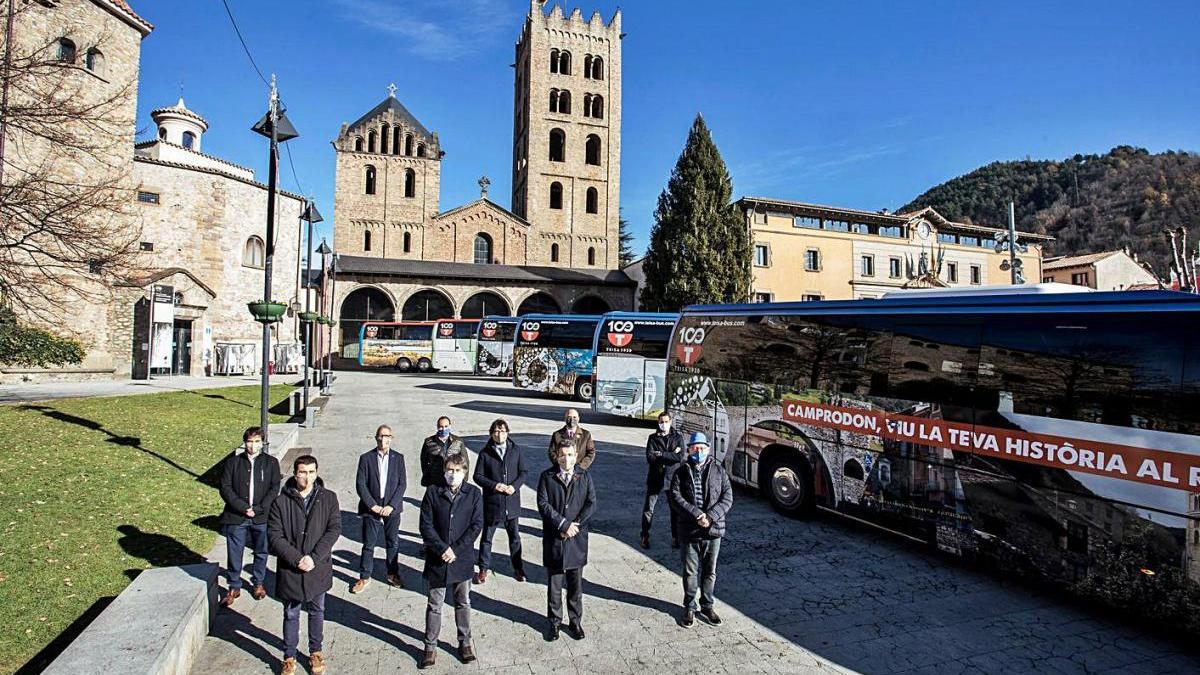 Presentació de la campanya amb els autobusos de Teisa celebrant el centenari.