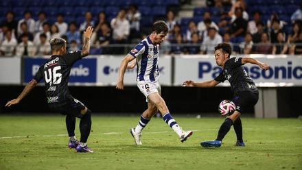 Un solitario gol de Elustondo da el triunfo a la Real ante el Osaka