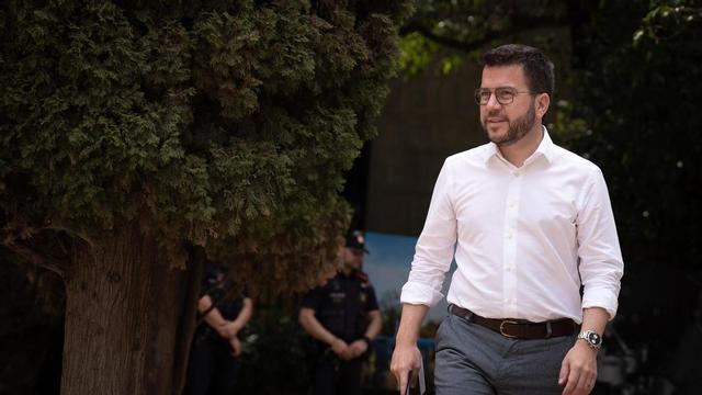 El presidente de la Generalitat de Catalunya, Pere Aragonès, a su llegada a una rueda de prensa, en el Palau Robert, a 7 de julio de 2023, en Barcelona, Catalunya (España). La comparecencia ha tenido lugar después de la reunión del Govern con los conselle