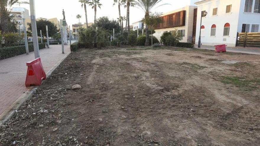 Varios colectivos exigen la reposición inmediata de la zona verde eliminada en el Port