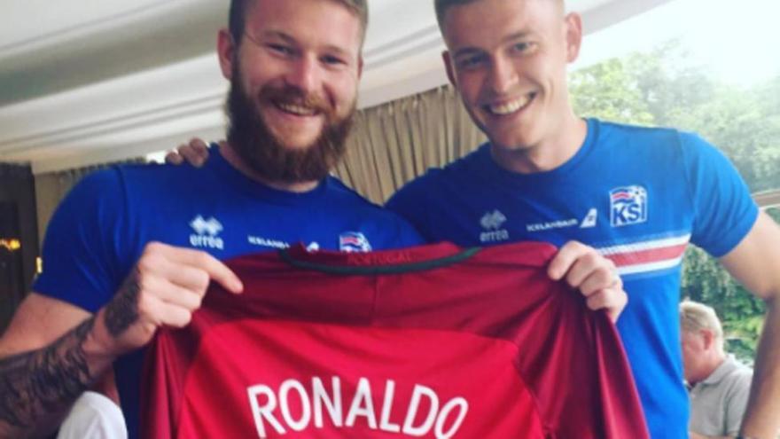 El capitán de Islandia ya tiene la camiseta de Cristiano Ronaldo