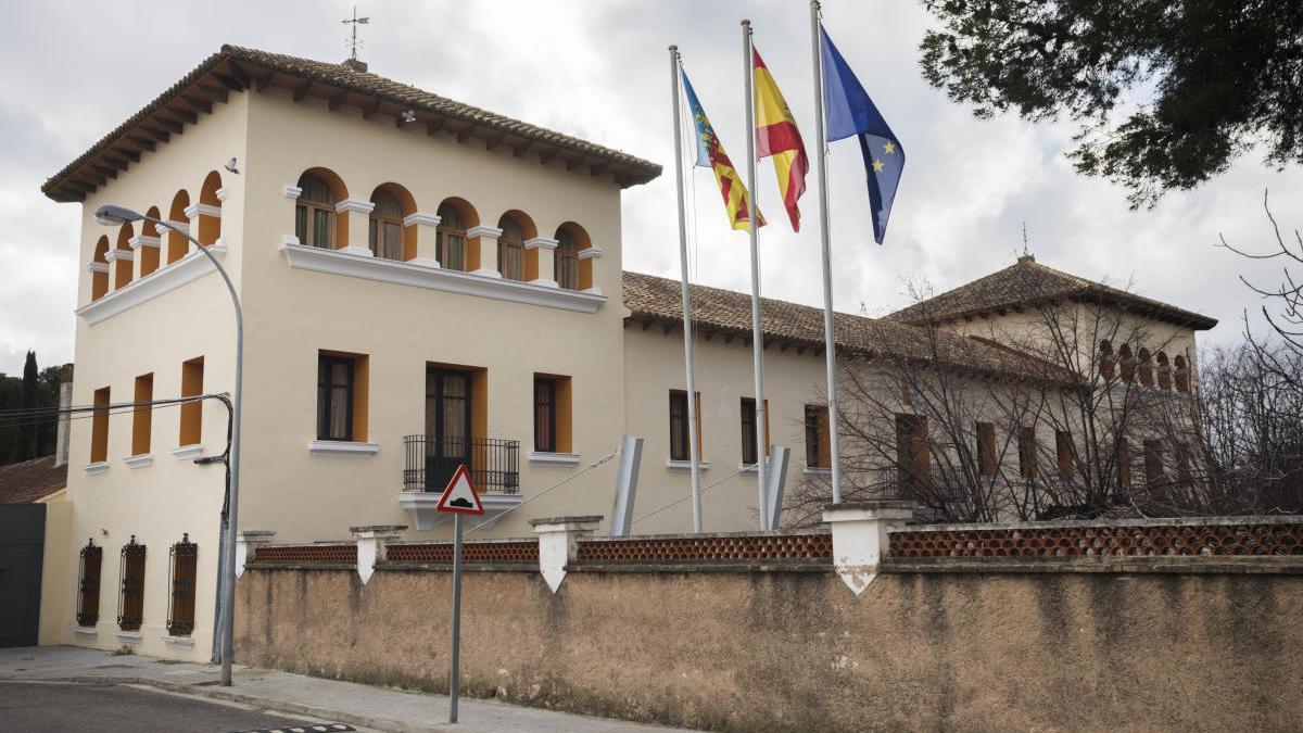 Confinan a los menores del centro de recepción de Alborache tras 14 positivos entre los trabajadores