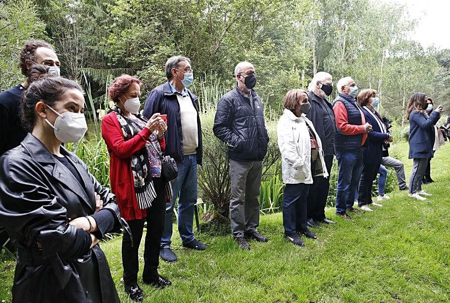 Amigos asistentes al acto de homenaje en el Botánico. 