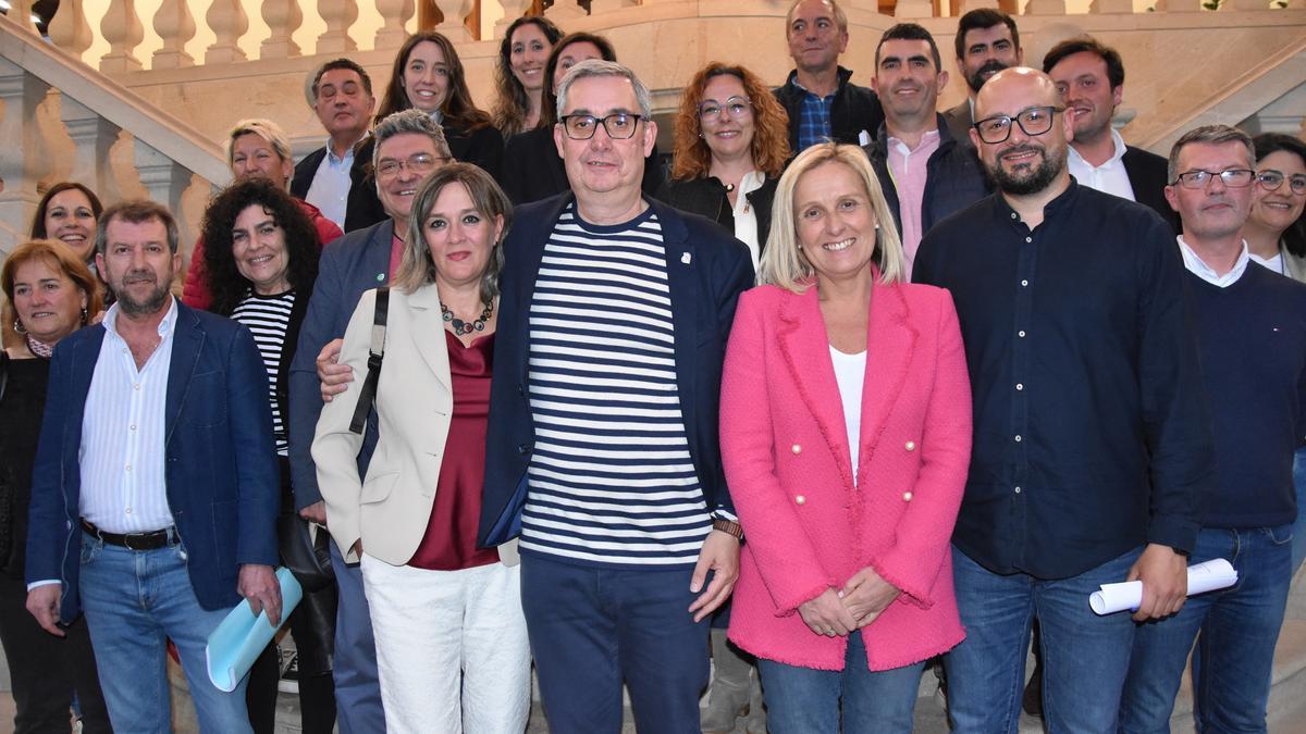 Foto de familia de los componentes de la Corporación de Ames en la última sesión del mandato