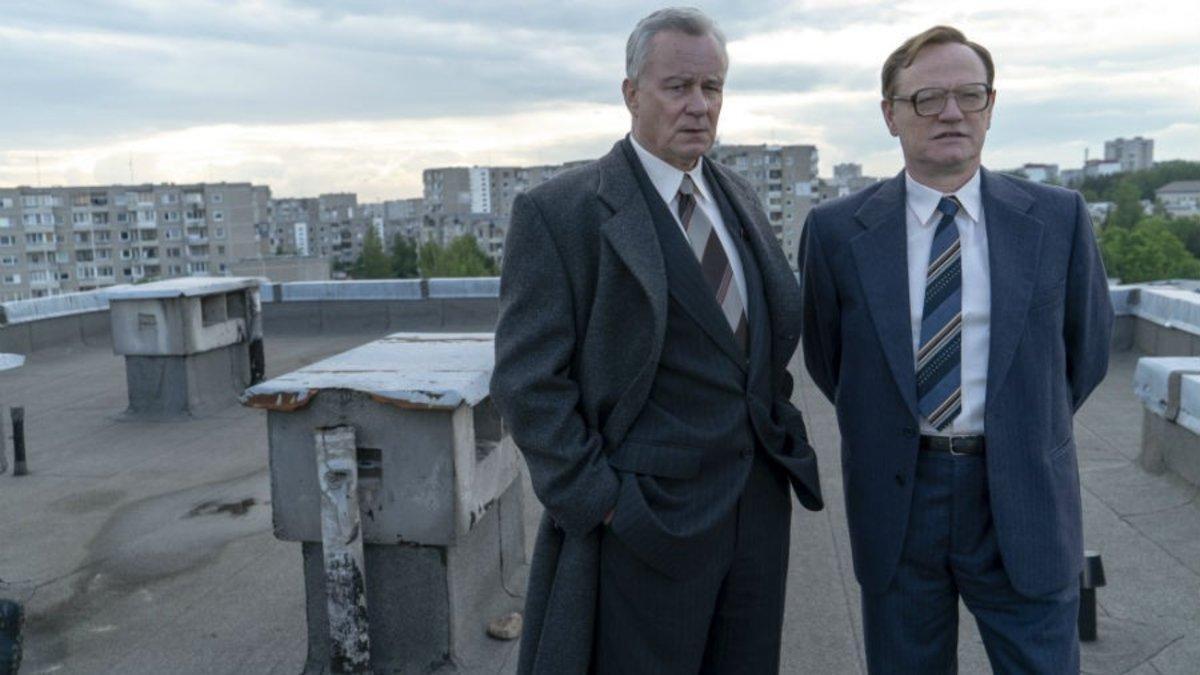 Stellan Skarsgard y Jared Harris, en un fotograma de 'Chernobyl'