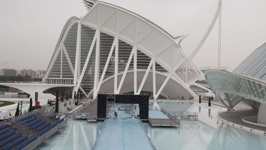 Comienza el montaje de la pasarela y la meta de la Maratón de Valencia