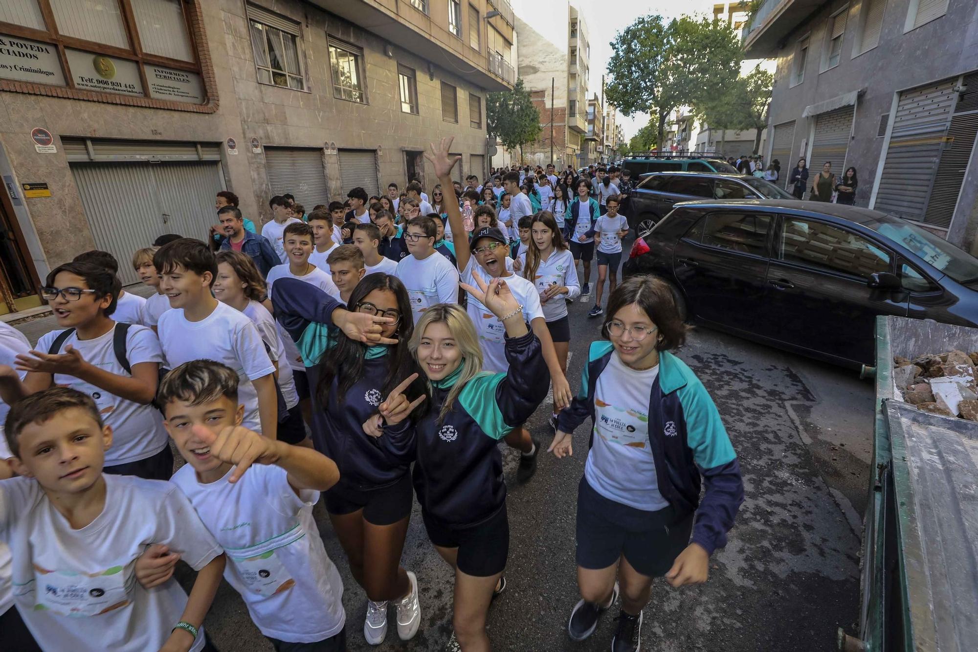 La carrera solidaria contra la leucemia infantil en el colegio San Jose de Calasanz Elche