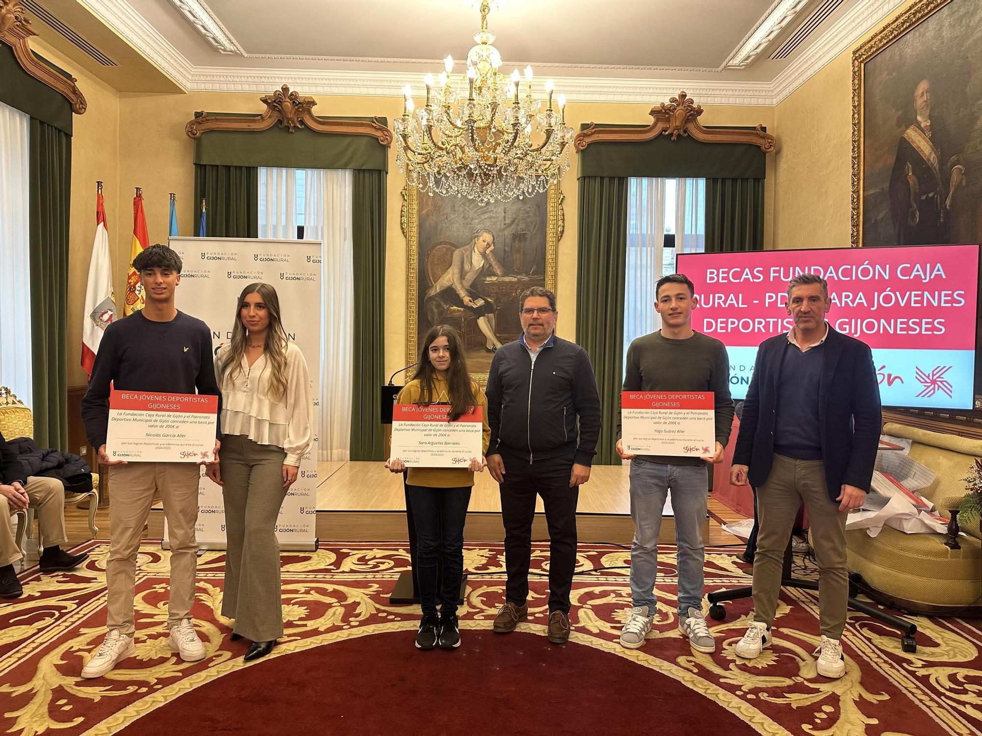 Veinticinco jóvenes deportistas reciben las becas de la Fundación Caja ...