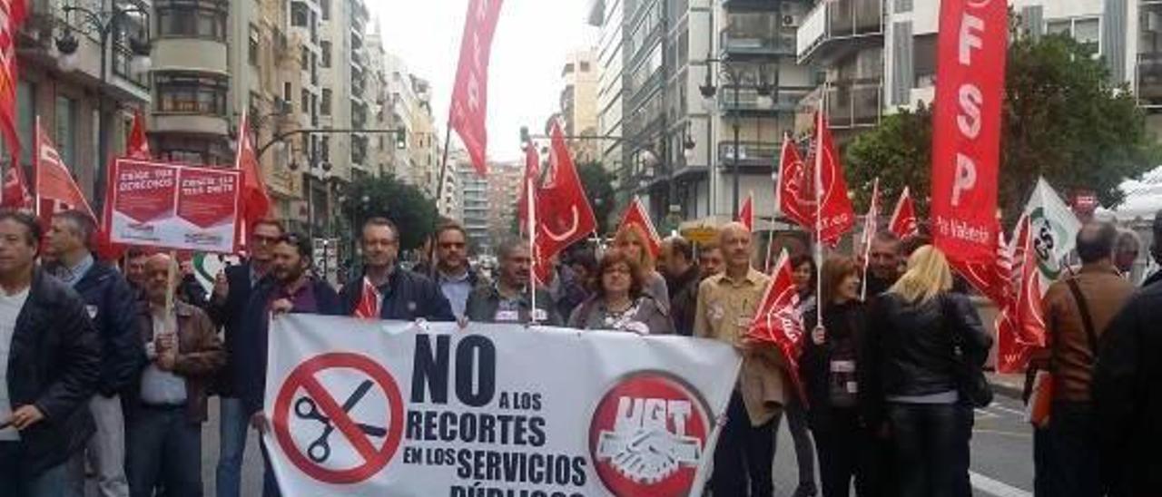 Los sindicatos exigen a Sanidad que anule los contratos de menos de un mes