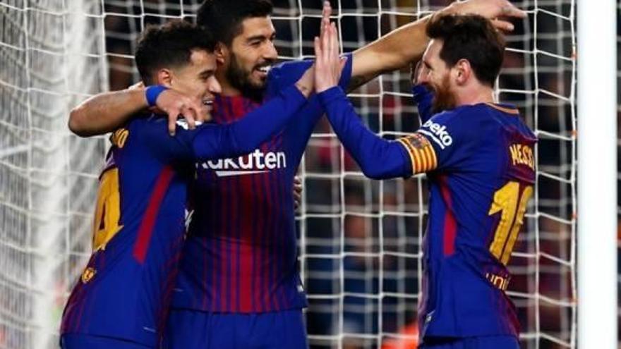 Messi, Suárez y Coutinho celebran el quinto gol del Barça contra el Girona.