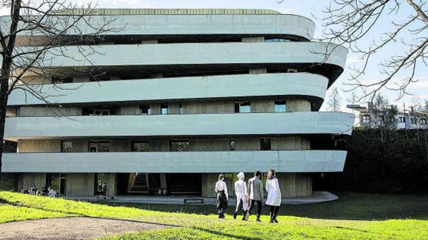 Alumnos de 35 países crean un entorno intercultural muy enriquecedor en la facultad. | 