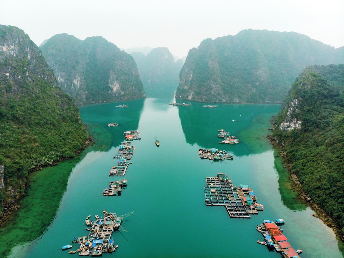 Flotar entre el cielo y el agua, Cua Van, Vietnam