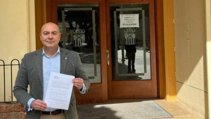 El concejal Enrique Martínez Moreno deja Vox Almoradí pero retiene su acta de concejal