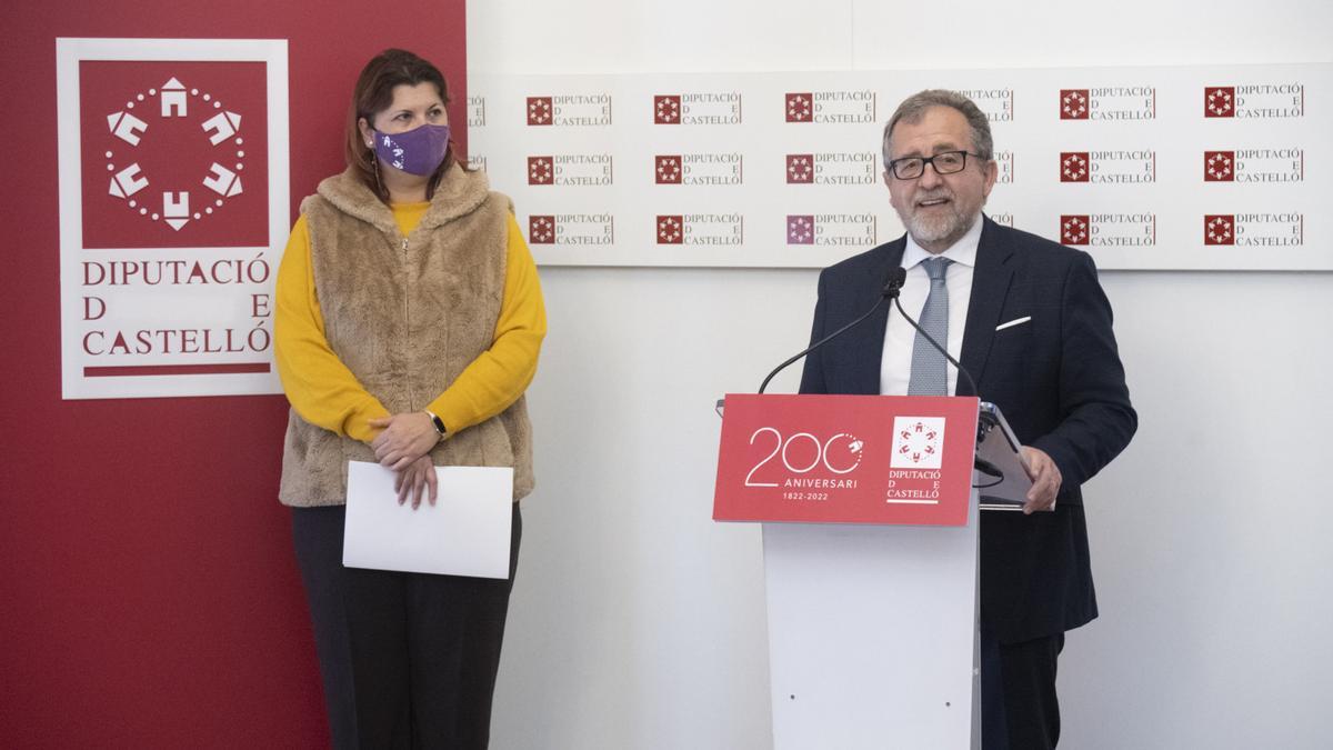 La vicepresidenta de la Diputación, Patricia Puerta, con el presidente, José Martí.