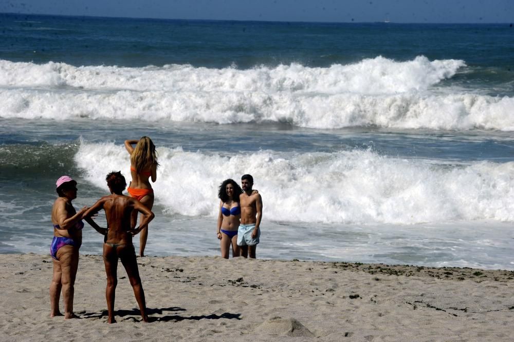 Desalojo de las playas de Riazor y Orzán