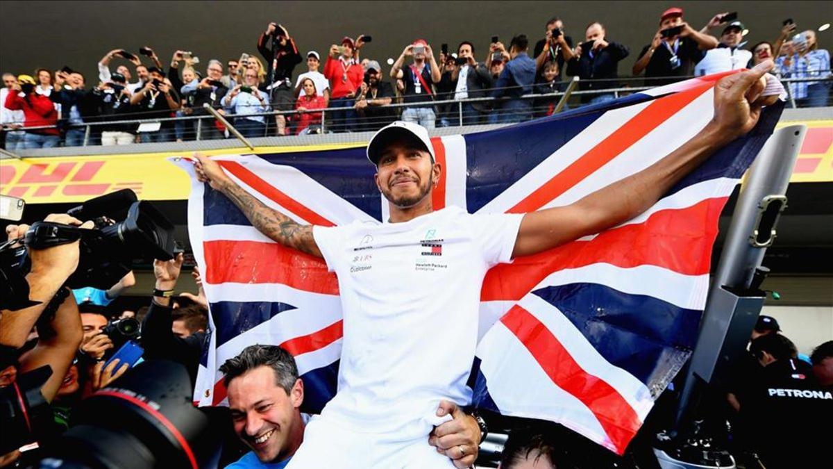 Lewis Hamilton celebra su título en México