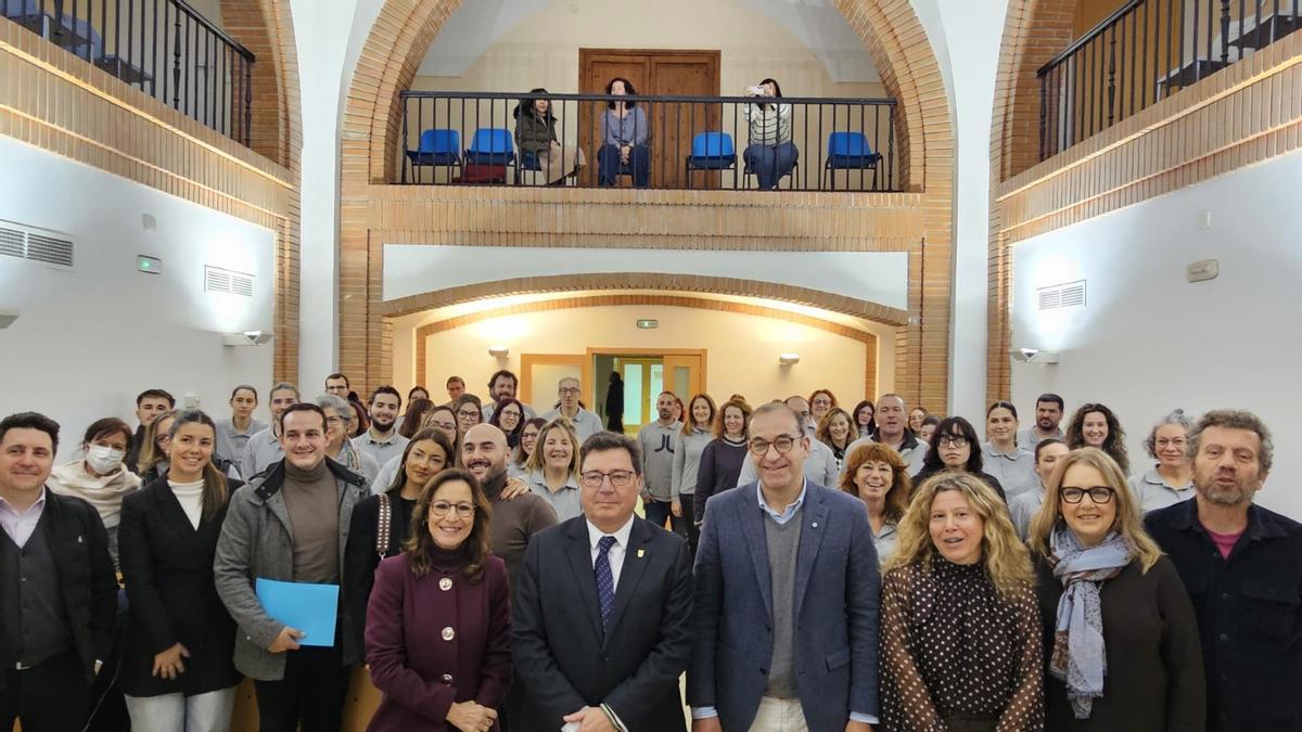 Video | El alcalde de Cáceres visita a los alumnos de Olimpo II en el Edificio Valhondo
