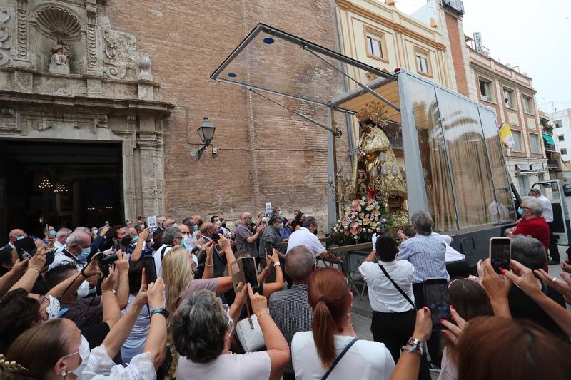 La Virgen vuelve a procesionar con público