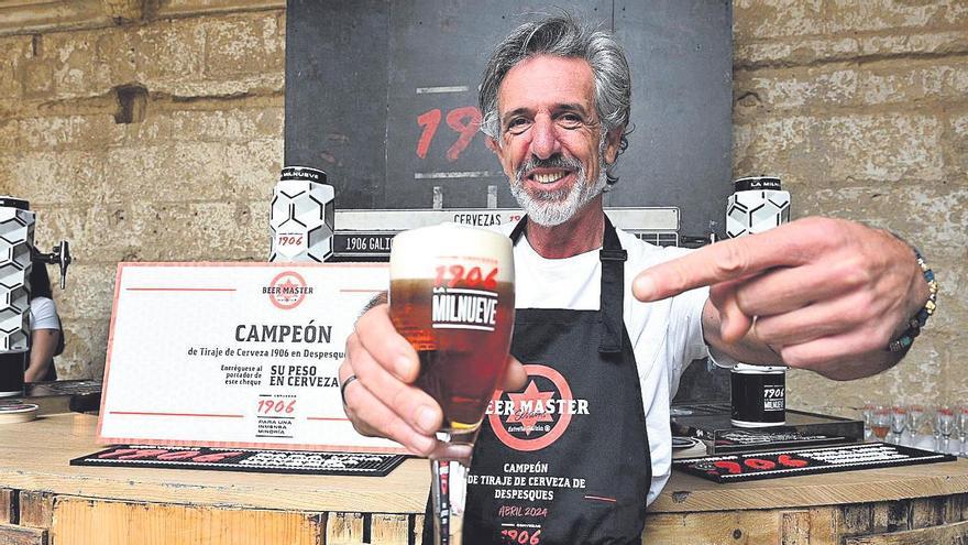 Un cocinero gallego de renombre,  campeón en un concurso de tiraje de Cervezas 1906