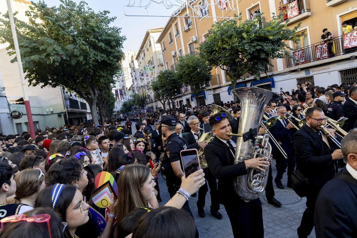 La fiesta estalla en Elda con el pasodoble "Idella"