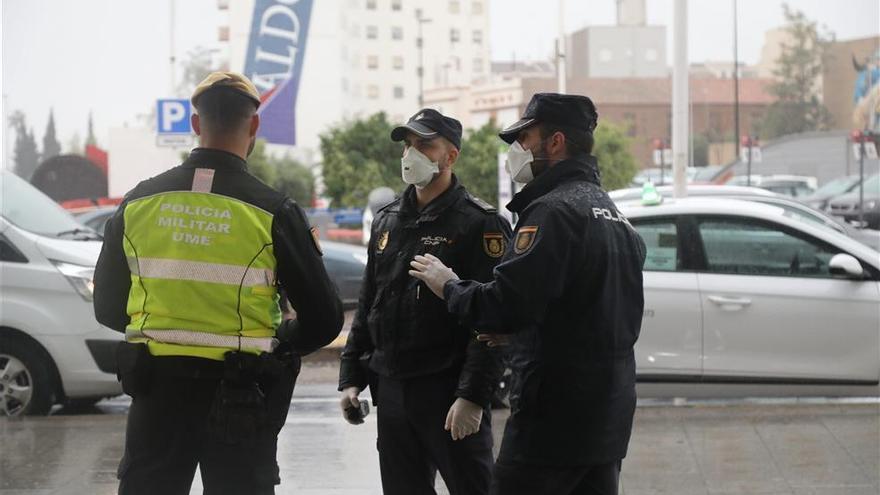 La Policía repartirá desde el lunes 10 millones de mascarillas a los que vayan en transporte público