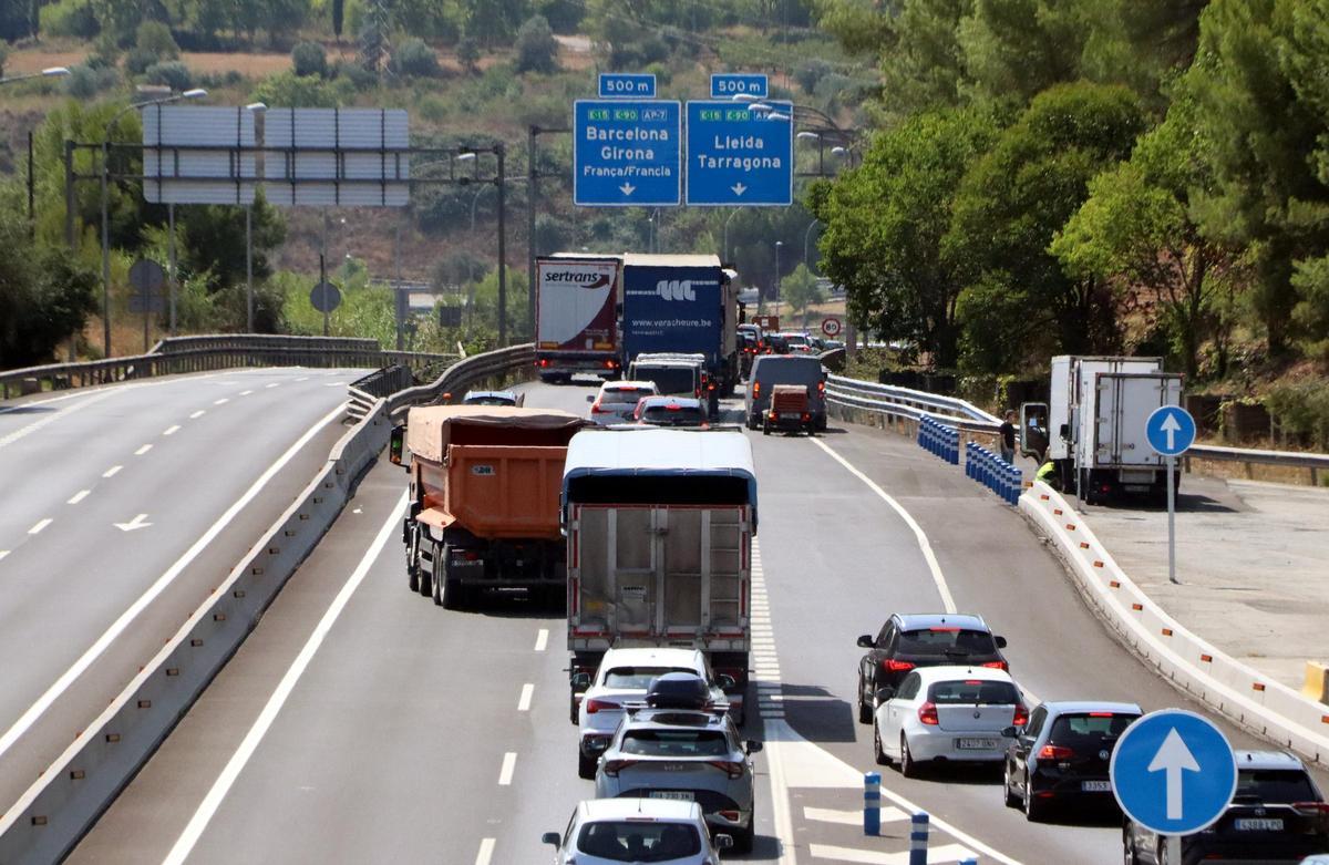 Retencions a l'AP-7 en sentit sud derivades de la mobilitat cap a les zones de més visibilitat de l'eclipsi