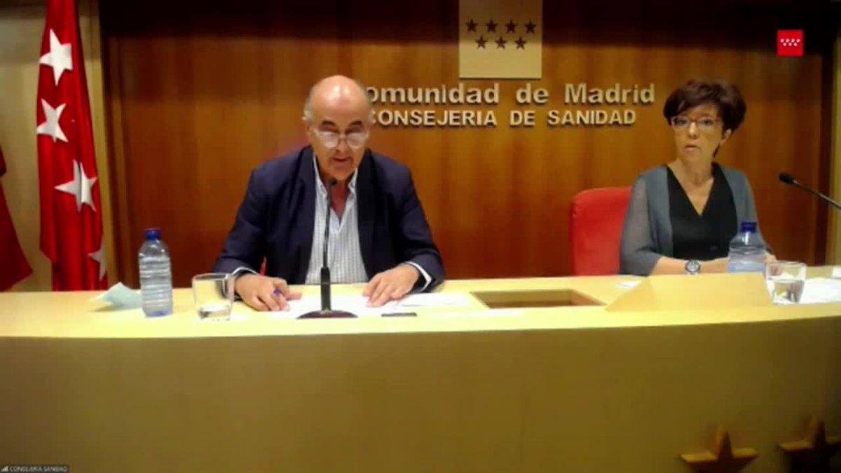 El viceconsejero de Salud Pública y Plan COVID-19 de la Comunidad de Madrid, Antonio Zapatero, ha avanzado que este fin de semana anunciarán medidas más drásticas para frenar el avance del coronavirus en la línea de confinamientos selectivos en zonas con más incidencia, restricciones a la movilidad y concentración de personas.