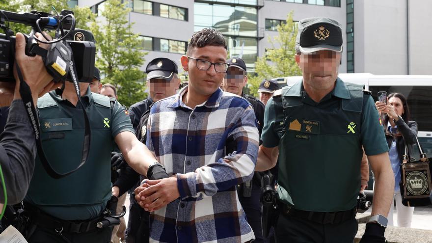 Gritos de &quot;asesino&quot; en Lugo para el acusado de matar a una mujer a la que apuñaló 47 veces