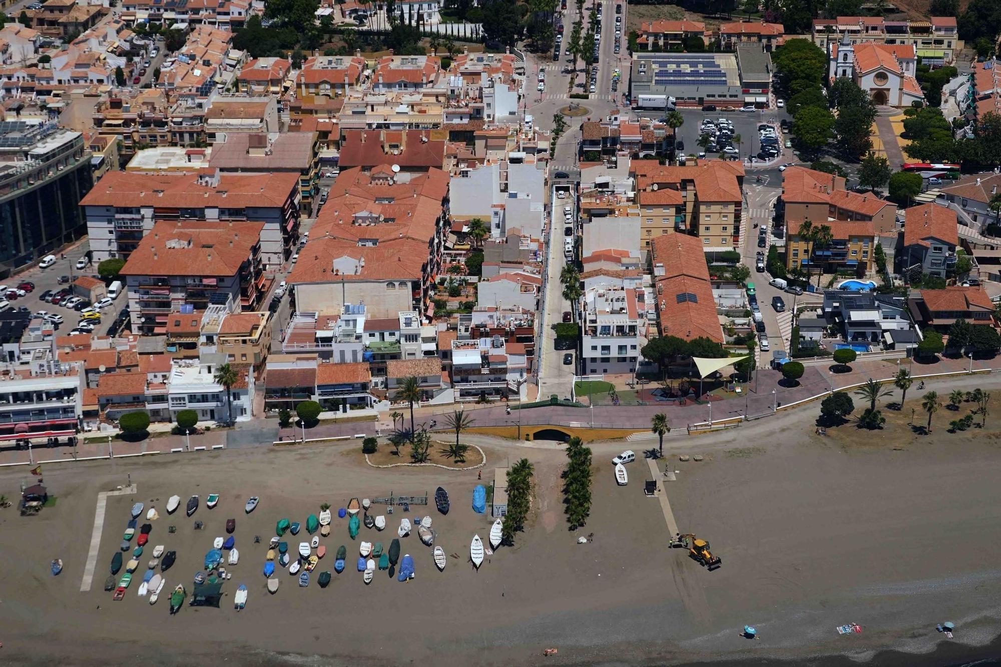 Playa y casco urbano La Cala del Moral, de Rincón de la Victoria