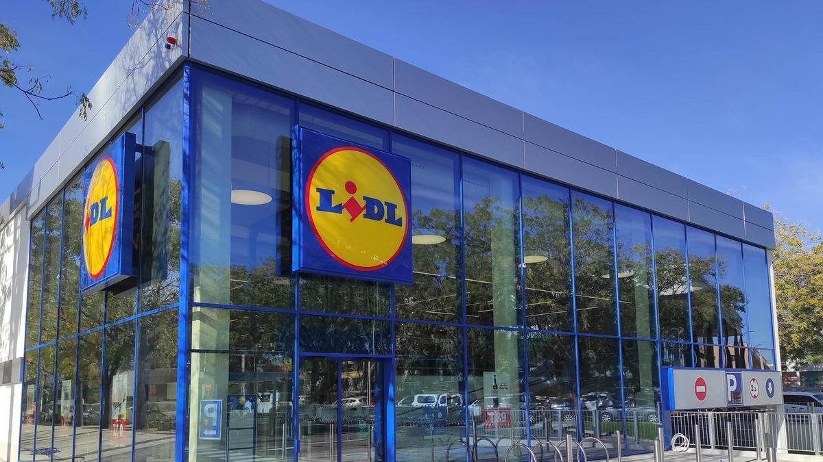 Lidl lanza un bañador-milagro que adelgaza "dos tallas" y arrasa en cuestión de horas