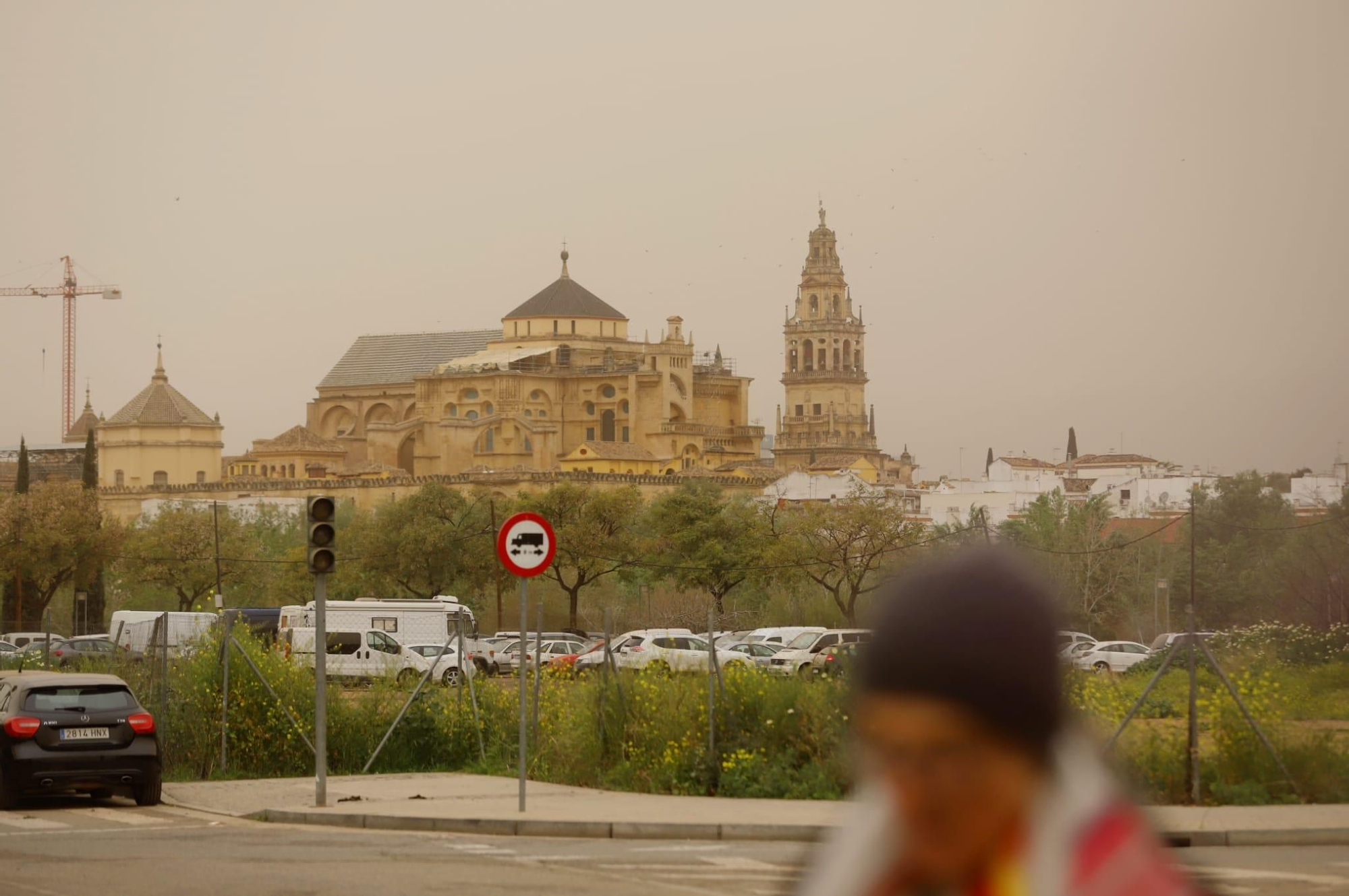 La borrasca Celia trae a Córdoba la calima con barro y cielo anaranjado
