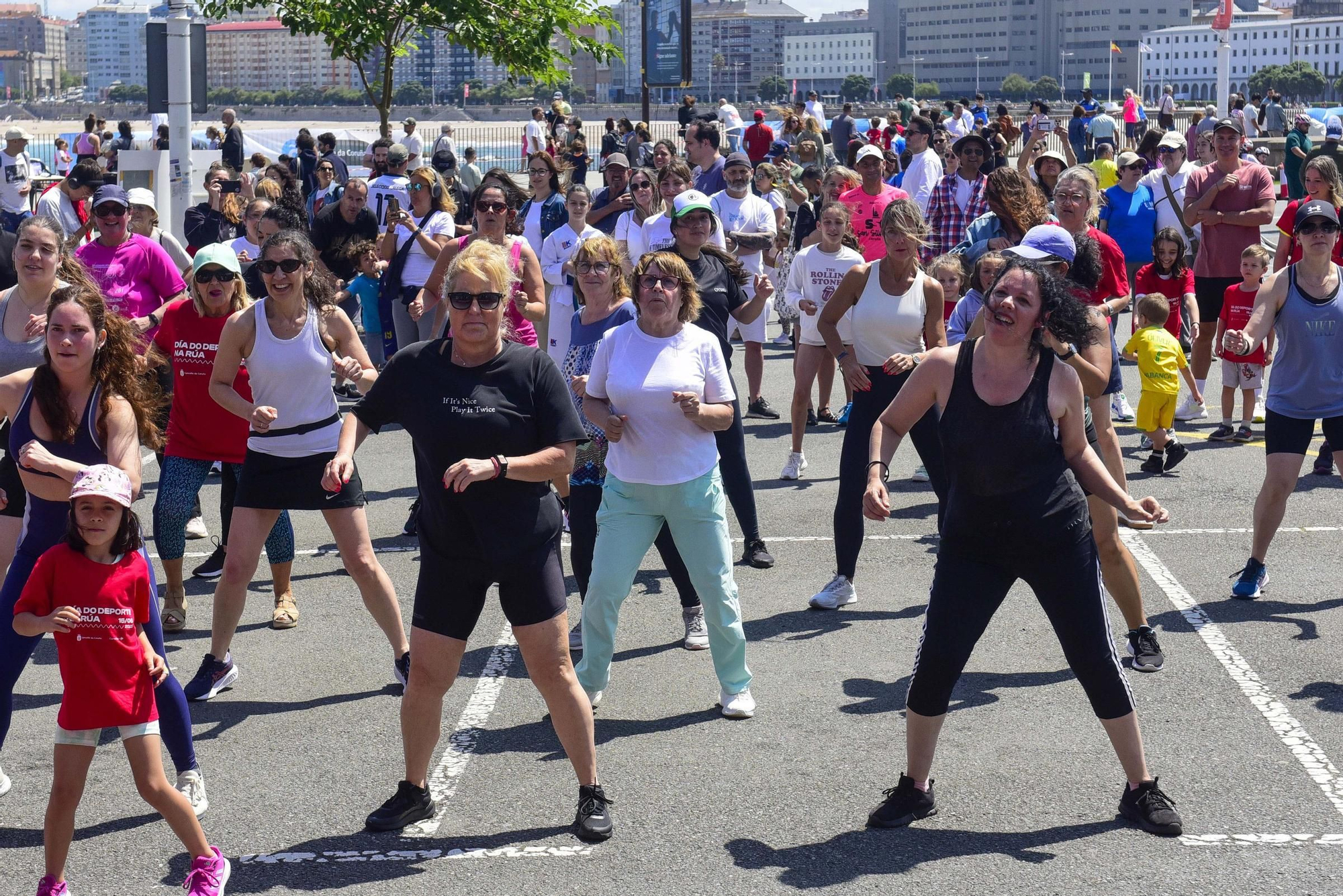 Miles de personas participan en el Día del Deporte en la Calle