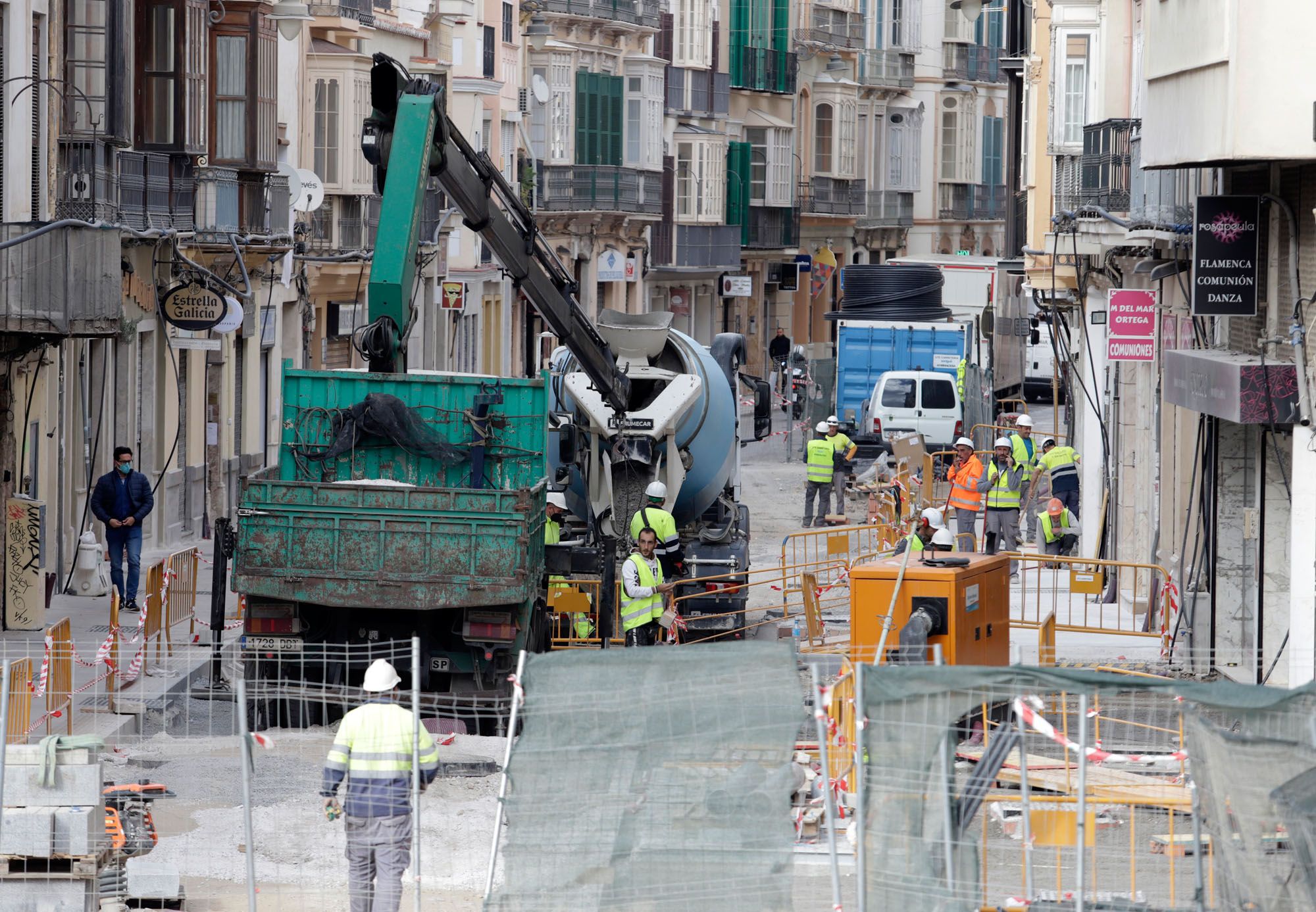 Aceleran los trabajos en la calle Carretería para llegar a Semana Santa