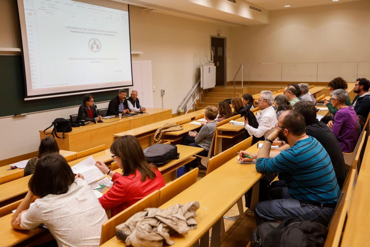 Ponencia sobre “Historia y Didáctica de las Matemáticas” en la Facultat de Magisteri de la UV.
